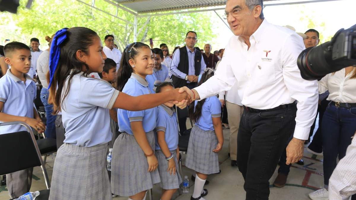 Américo pone en marcha internet satelital para escuelas de zonas rurales