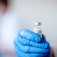 La OMS enlista las vacunas que avanzaron a la fase 3. Estas son