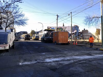 Comenzó la repavimentación de calle Alcorta en el bajo neuquino en el marco del Plan Orgullo