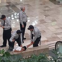 Atraca a mujer, lo detienen y muere infartado en Plaza Américas