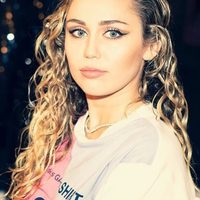 ¡No apto para cardíacos! Miley Cyrus se lo quitó todo y su novio ¡la grabó así! ¡Son un fuego!