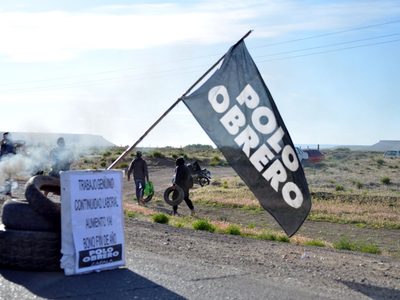 Jornada de protesta del Polo Obrero en Zapala con corte de Ruta 22