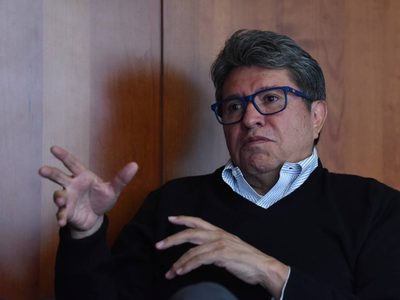 Monreal recomienda al “club de las corcholatas” tener mucho cuidado con la ley