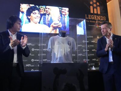 Matthäus regresa a Argentina la camiseta que intercambió con Maradona en final del Mundial de 1986