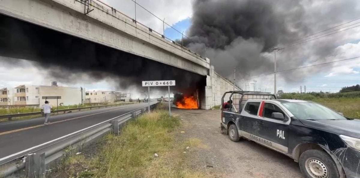 Un incendio ocasionado por los inconformes