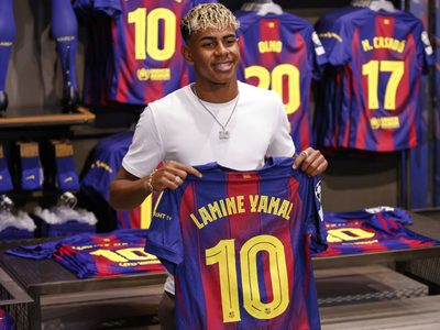 Tras polémica por fiesta, Lamine Yamal hereda el icónico 10 del Barcelona