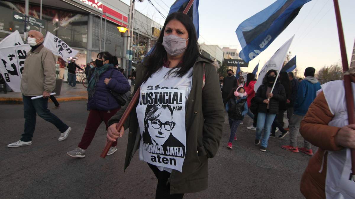 Movilización por la docente Mónica Jara. Fuente: (Twitter)
