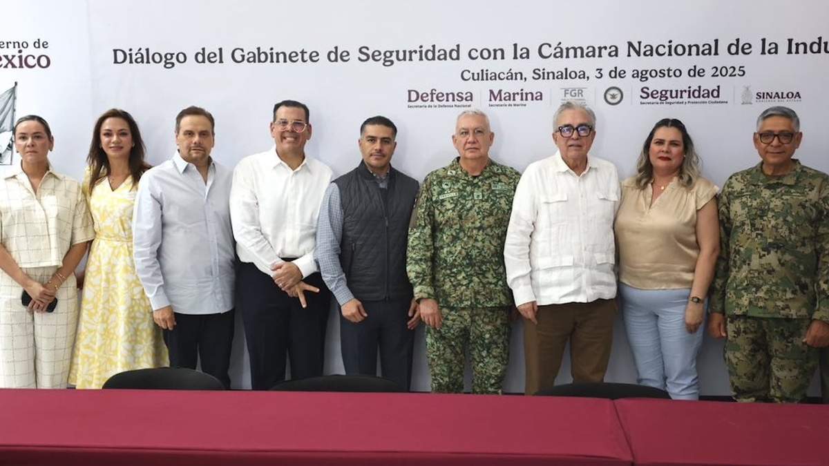 El encuentro con la Cámara Nacional de la Industria de Radio y Televisión en SInaloa