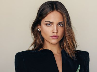 ¿Quién es? Eiza González activó las alarmas al ser vista con un importante deportista
