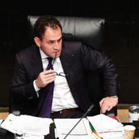 Fitch iba a bajar calificación de Pemex al finalizar gobierno de Peña: Herrera