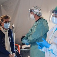 Comprometen a médicos residentes para atender la emergencia sanitaria