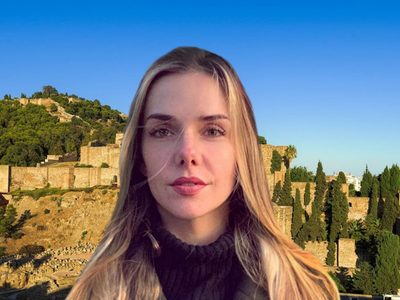 Embarazada y divertida: Julieta Nair Calvo recorrió los lugares más atractivos de Málaga