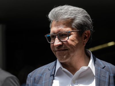 Ricardo Monreal presenta iniciativa para prohibir venta de bebidas energéticas a menores de edad