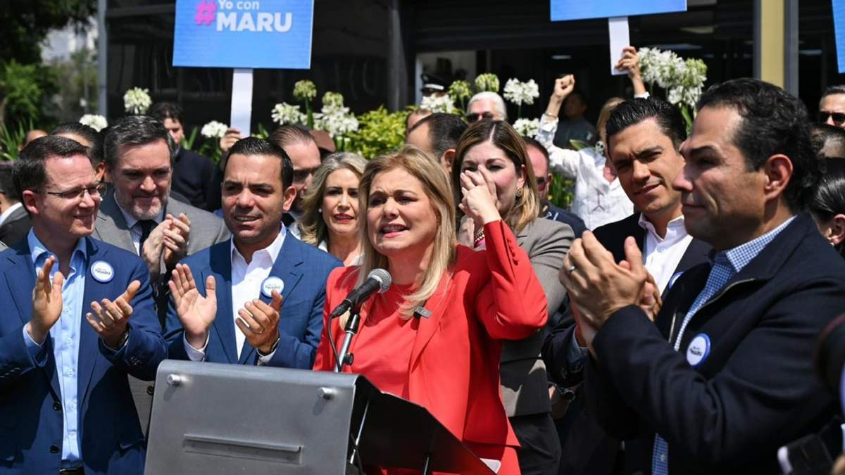 Maru Campos, gobernadora de Chihuahua al salir de la FGR en CDMX