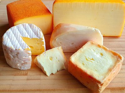 Cuidá tu bolsillo: recuperá ese queso que te olvidaste en la heladera y se puso duro con este truco de la abuela