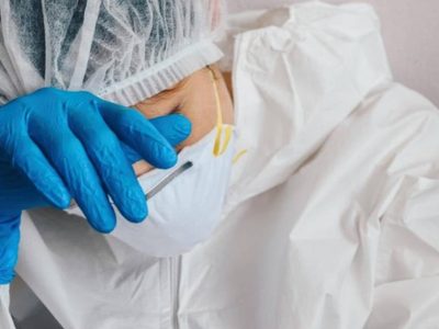 Casi 2 mil médicos de Italia han sido suspendidos por no vacunarse contra covid-19