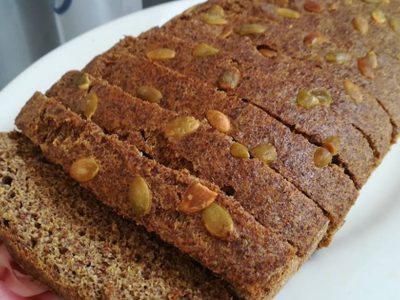 Pan keto de linaza: súper esponjoso y perfecto para untar con queso crema o manteca