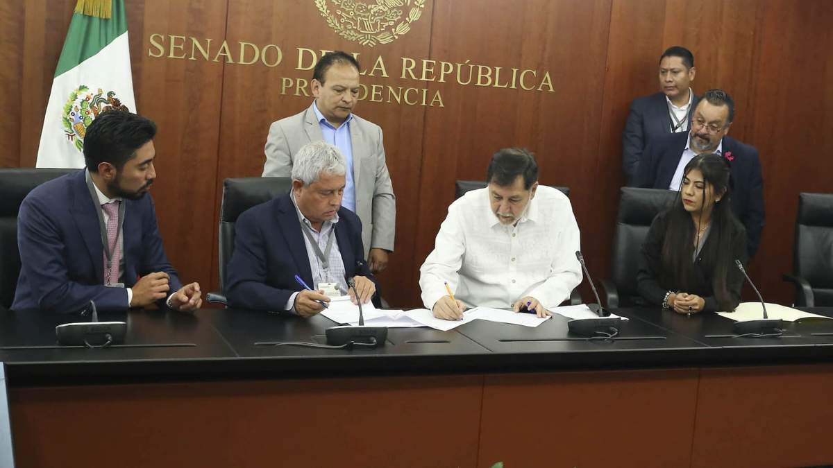 Fernández Noroña y Carlos Velázquez de León Obregón firmaron el documento de conciliación