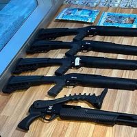 13 locales de comida rápida fueron allanados y encontraron armas, dólares y empleados en negro