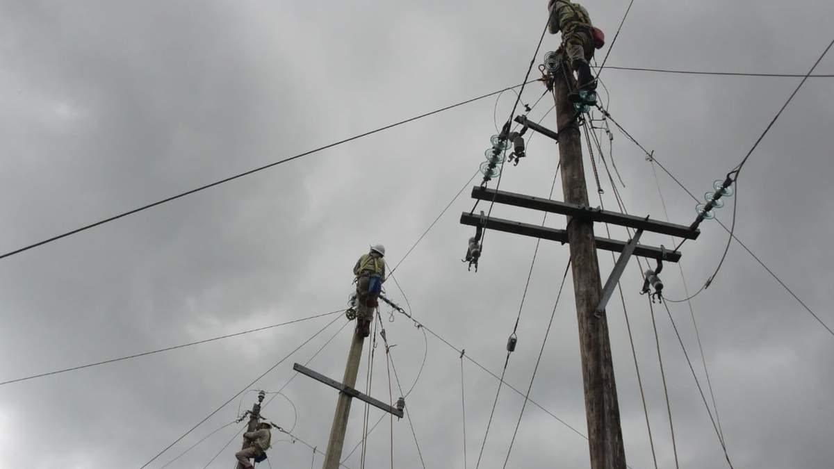 Comisión Federal de Electricidad reparan la falla