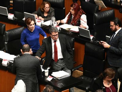 Morena recula: retira frase que daba a Segob el control de medios públicos