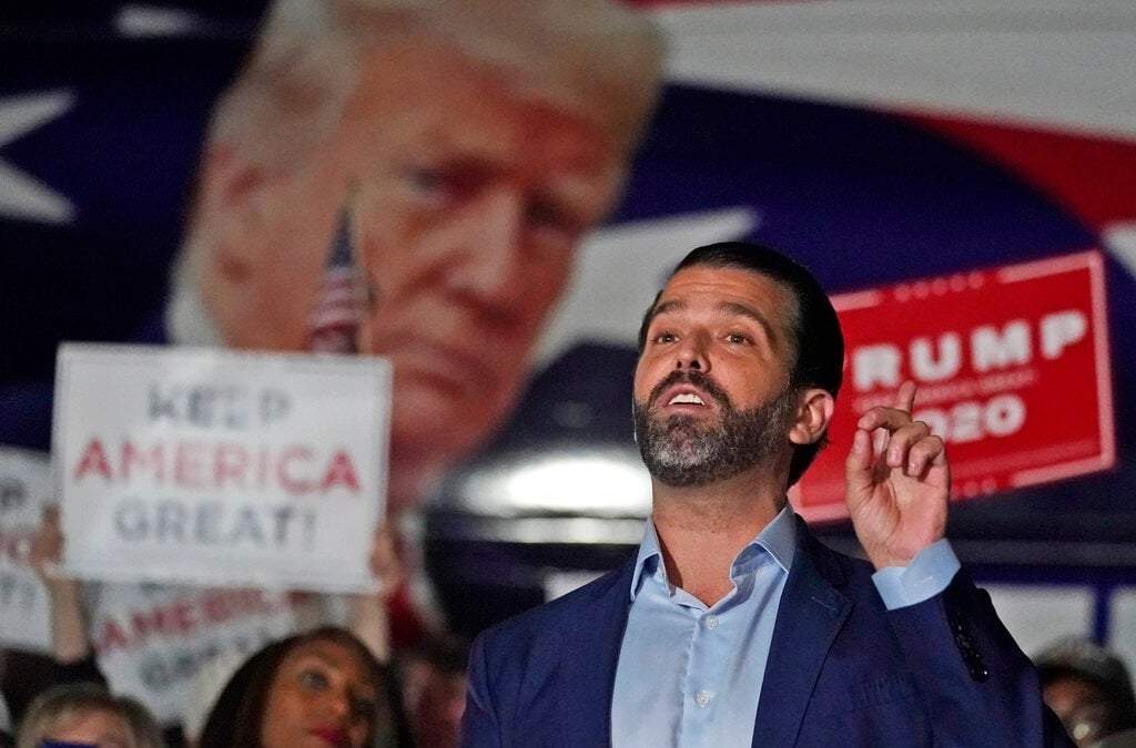 Donald Trump Jr. en un mitin de su padre