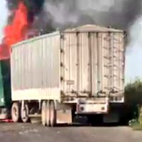 Enfrentamiento deja dos muertos y narcobloqueo en límites de Jalisco y Guanajuato