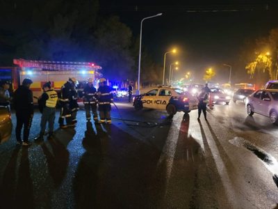 Un auto cruzó en rojo un semáforo de la ruta 7 y embistió a una moto