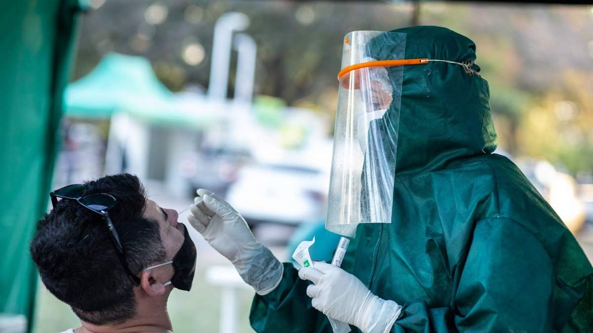 Los contagios se mantienen por encima de los 100 casos diarios. Fuente: (Twitter)