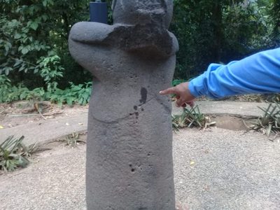 Detienen a dos turistas indonesios por vandalizar 15 piezas arqueológicas en Tabasco