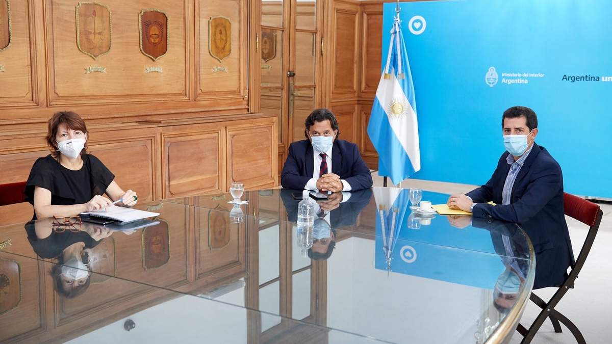 Gustavo Sáenz junto a De Pedro y Batakis. Fuente: (Twitter)
