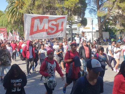 La Unidad Piquetera en Neuquén se movilizó por la apertura del Potenciar Trabajo