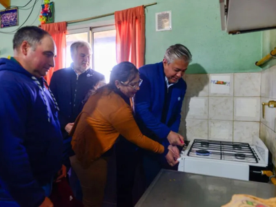 Gas natural para Los Guañacos, una obra cargada de emoción y simbolismo político