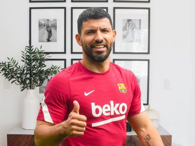 Sofisticados y originales: Kun Agüero encargó retratos a un importante artista para decorar su casa