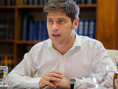 Axel Kicillof defendió la vacunación de jóvenes que trabajan en un call center