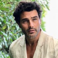 "Así amanecí": Hernán Drago se despertó acompañado y subió una foto a sus redes sociales