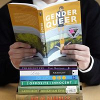 Bibliotecas de EU ven intentos récord de prohibir libros