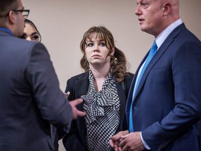 Declaran culpable de homicidio involuntario a armera en caso de disparo efectuado por Alec Baldwin