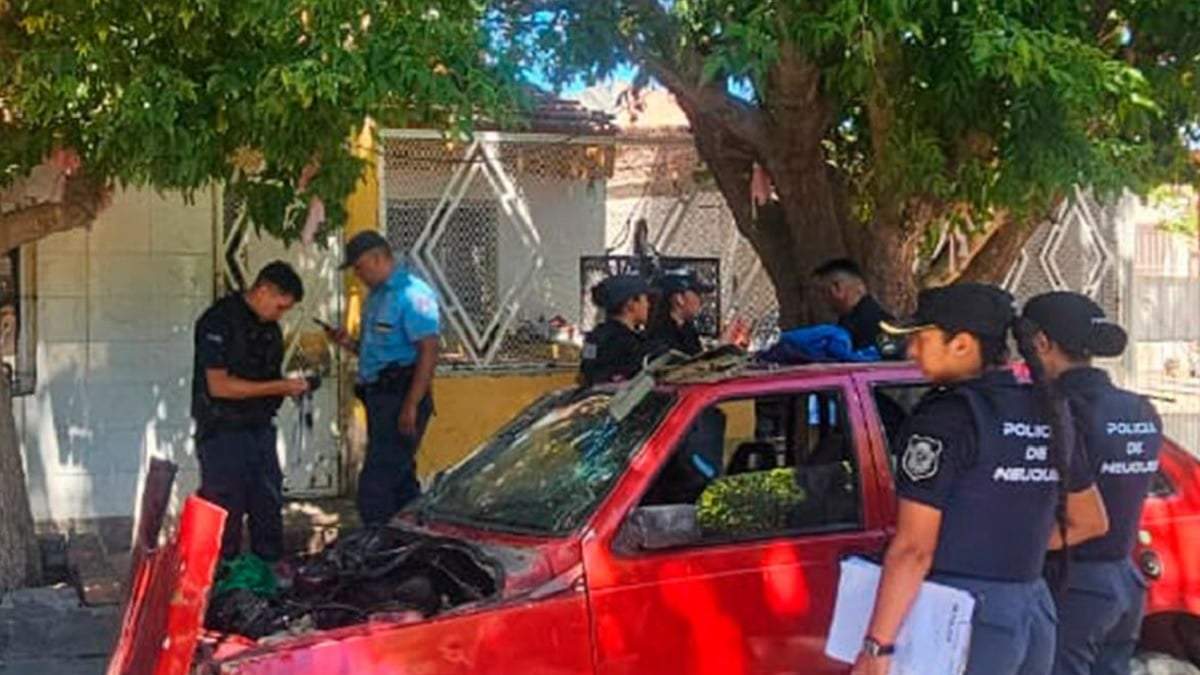 La droga estaba escondida en el Fiat Duna. Fuente: (Policía de Neuquén)