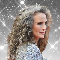 Con su pelo al natural, Andie MacDowell revoluciona la moda y marca tendencia