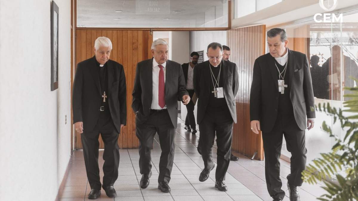 El presidente López Obrador con obispos de la Conferencia del Episcopado Mexicano