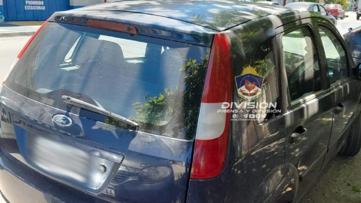 La Policía encontró en la calle un auto robado. Fuente: (Policía de Neuquén).