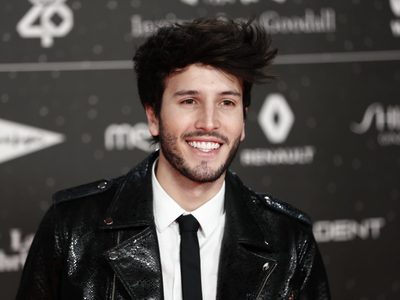 ¿Qué dirá Tini? Sebastián Yatra y su polémico video junto a dos mujeres