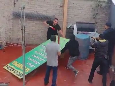 Policías y civiles acorralan en una azotea a ladrón en San Juan de Aragón (Video)