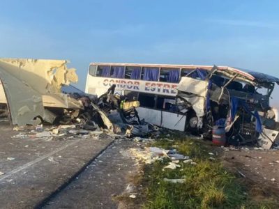 Choque frontal entre camión y autobús deja al menos cuatro muertos y 16 heridos en Argentina