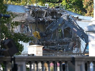Demuelen parte de la Casa Blanca para construir el salón de baile de Trump