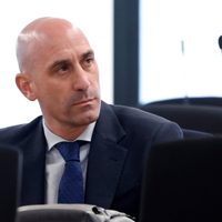 Luis Rubiales, multado con más de 10 mil euros por beso no consensuado a Jenni Hermoso
