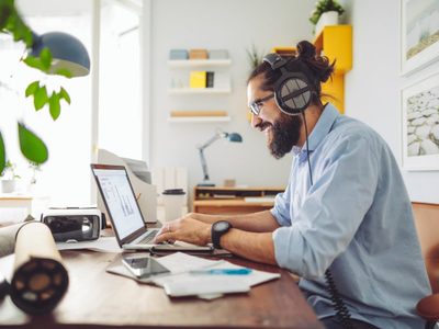La mitad de los que trabajan quieren forma híbrida