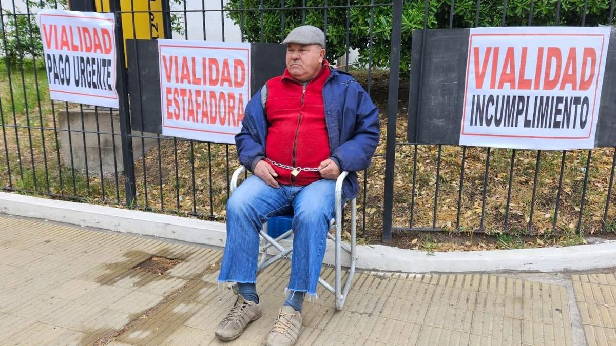 Protesta de Pedro Bidevich. Fuente: (Javier Manzano - Minuto Neuquén)