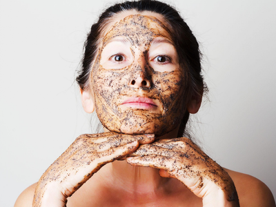 Con solo 4 ingredientes muy comunes en casa, prepará esta mascarilla rejuvenecedora para tu rostro